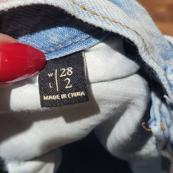 Abercrombie & Fitch distressed denim shorts - Picture 4 of 6